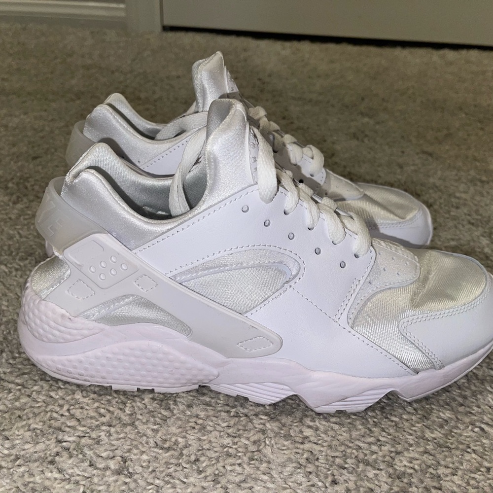 SOLD❗️Nike white huarache sneakers 🤍 - Picture 2 of 6